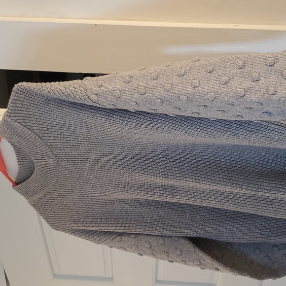 NWT Gray Sweater with Polka Dot Texture Size L - Picture 3 of 4